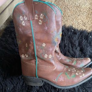 Shyanne pointed toe cowboy boots